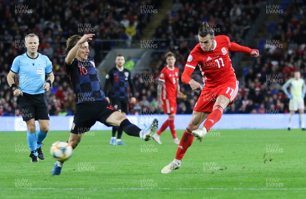 131019 - Wales v Croatia, UEFA Euro 2020 Qualifier - Gareth Bale of Wales fires a shot at goal