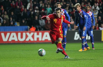 260313 - Wales v Croatia, World Cup Qualifier, Swansea - Wales' Gareth Bale scores goal from the penalty spot