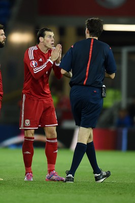 131014 - Wales v Cyprus - UEFA European Championship - Gareth Bale of Wales pleads with the referee