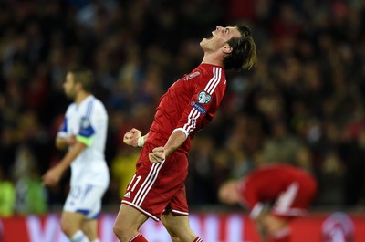 131014 - Wales v Cyprus - UEFA European Championship - Gareth Bale of Wales roars at full time as they win 2-1