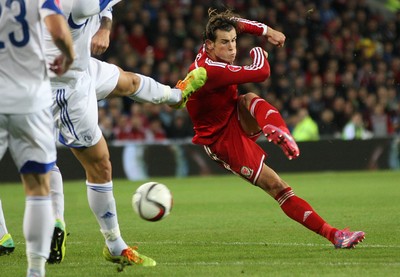 131014 - Wales v Cyprus, UEFA European Championship Qualifier - Wales' Gareth Bale fires a shot at goal
