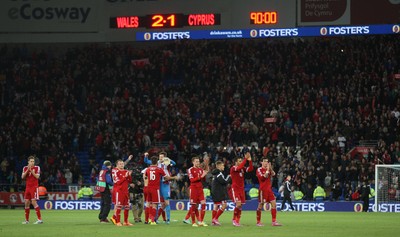 131014 - Wales v Cyprus, UEFA European Championship Qualifier - Wales players celebrate the win which put them top of the table