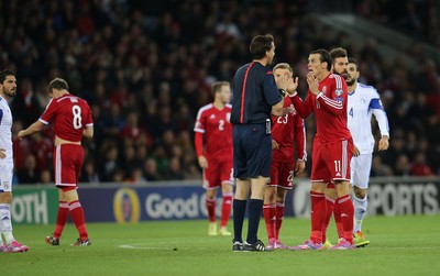 131014 - Wales v Cyprus, UEFA European Championship Qualifier - Wales' Gareth Bale pleads with referee after Wales' Andy King, left' is shown a straight red card