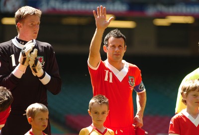 02.06.07 - Wales v Czech Republic - UEFA Euro 2008 Qualifying, Group D - Wales Captain Ryan Giggs waves to the crowd as he lines up for the anthems 