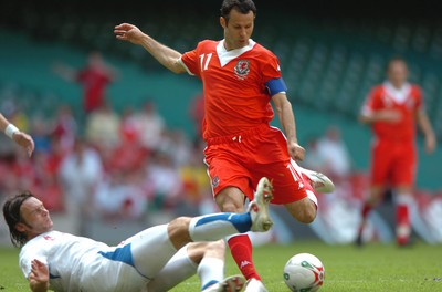 02.06.07 - Wales v Czech Republic - UEFA Euro 2008 Qualifying, Group D - Wales' Ryan Giggs tries a shot at goal 