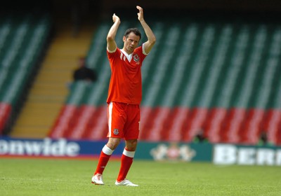 02.06.07 - Wales v Czech Republic - UEFA Euro 2008 Qualifying, Group D - Wales' Ryan Giggs leaves the field after being replaced 