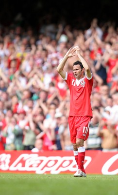 02.06.07. Wales v Czech Republic, Euro 2008 Qualifyer Wales' Ryan Giggs applauds the crowd as he leaves the field after being substituted close to the end of his final game for his country 