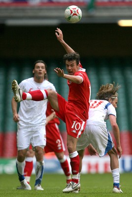 02.06.07. Wales v Czech Republic, Euro 2008 Qualifyer Wales' Simon Davies wins the ball from Czech Republics' Jaroslav Plasil 