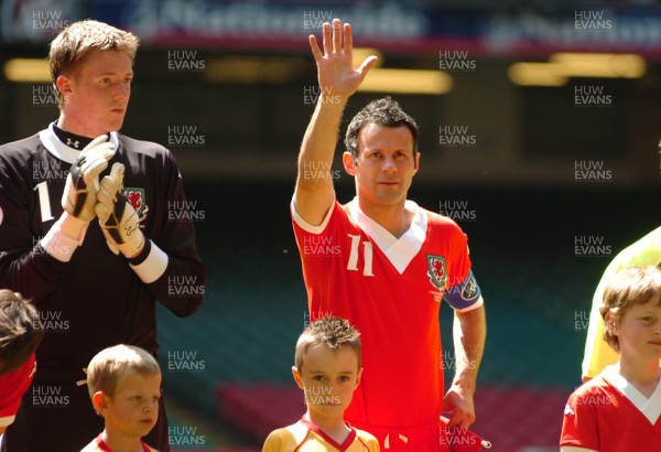 02.06.07 - Wales v Czech Republic - UEFA Euro 2008 Qualifying, Group D - Wales Captain Ryan Giggs waves to the crowd as he lines up for the anthems 