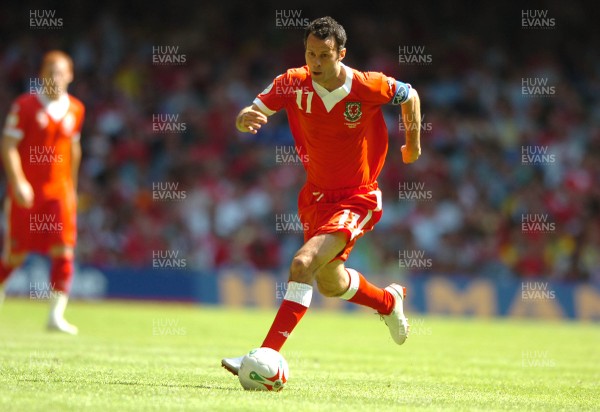 02.06.07 - Wales v Czech Republic - UEFA Euro 2008 Qualifying, Group D - Wales' Ryan Giggs breaks away 