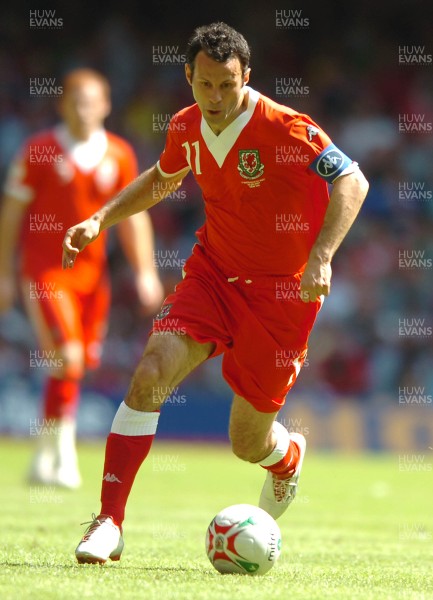 02.06.07 - Wales v Czech Republic - UEFA Euro 2008 Qualifying, Group D - Wales' Ryan Giggs breaks away 
