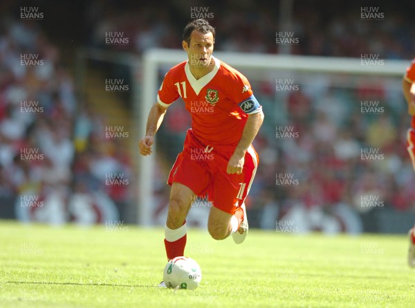 02.06.07 - Wales v Czech Republic - UEFA Euro 2008 Qualifying, Group D - Wales' Ryan Giggs breaks away 