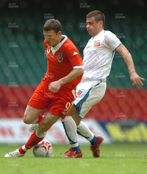 02.06.07 - Wales v Czech Republic - UEFA Euro 2008 Qualifying, Group D - Wales' Jason Koumas ties to get past Marek Kulic 