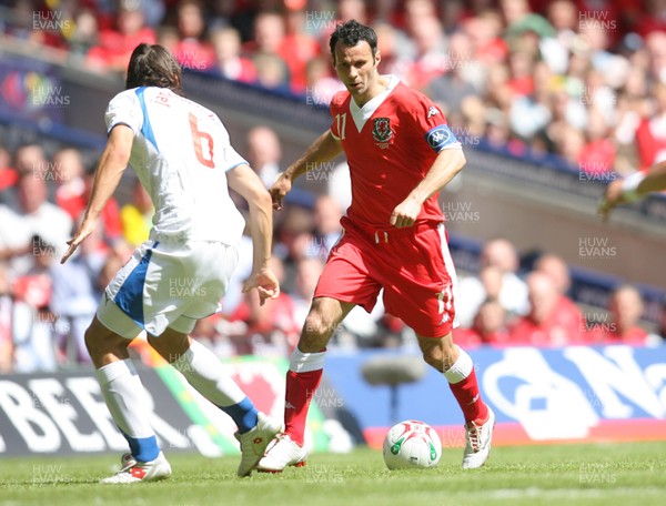 02.06.07. Wales v Czech Republic, Euro 2008 Qualifyer Wales' Ryan Giggs takes on Czech Republics' Marek Jankulovski 
