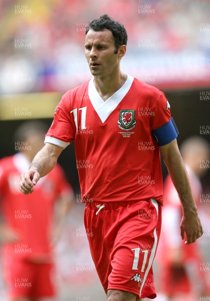 02.06.07. Wales v Czech Republic, Euro 2008 Qualifyer Wales' Ryan Giggs playing in his last international game for Wales 