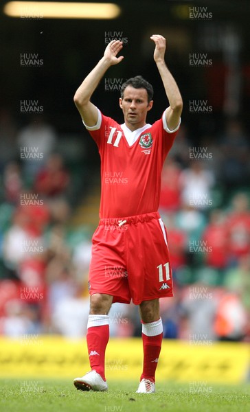 02.06.07. Wales v Czech Republic, Euro 2008 Qualifyer Wales' Ryan Giggs applauds the crowd as he leaves the field after being substituted close to the end of his final game for his country 