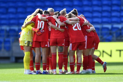 090626 - Wales Women v Czech Republic Women - 2027 FIFA Women's World Cup Qualifying - Wales huddle