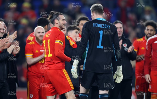 290322 - Wales v Czech Republic - International Friendly - Gareth Bale along with team mates applaud Wayne Hennessey of Wales on his 100th cap
