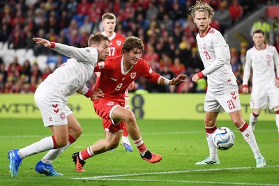041026 - Wales v Denmark - UEFA Nations League - Lewis Koumas of Wales is challenged by Joachim Andersen of Denmark