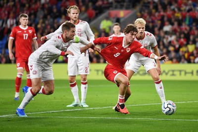 041026 - Wales v Denmark - UEFA Nations League - Lewis Koumas of Wales is challenged by Joachim Andersen of Denmark