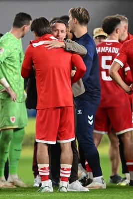 041026 - Wales v Denmark - UEFA Nations League - Craig Bellamy, Wales Manager and Cian Ashford of Wales at full time