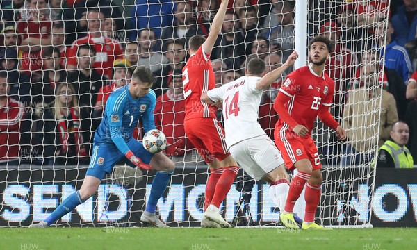 161118 - Wales v Denmark - UEFA Nations League B - Henrik Dalsgaard of Denmark shot at goal is saved by Wayne Hennessy of Wales