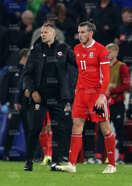 161118 - Wales v Denmark - UEFA Nations League B - Wales Manager Ryan Giggs and Gareth Bale of Wales at full time