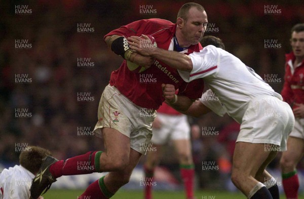 030201 - Wales v England - Six Nations - Scott Quinnell drives through Richard Hill