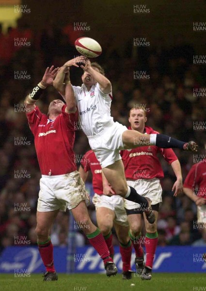 030201 - Wales v England - Six Nations - Matt Dawson wins ball off Scott Quinnell