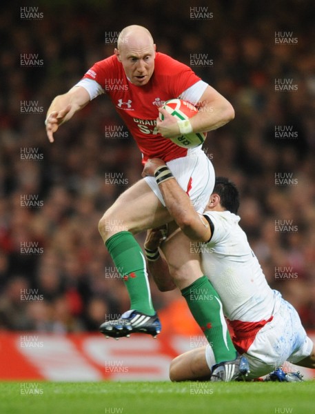 14.02.09 - Wales v England - RBS Six Nations 2009 - Wales' Tom Shanklin is tackled by England's Riki Flutey. 