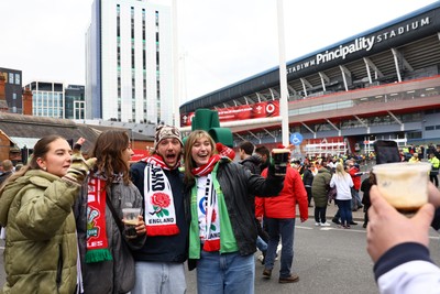 150325 - Wales v England - Guinness Six Nations - Fans on Westgate Street before the match