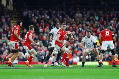 150325 - Wales v England - Guinness Six Nations - Will Rowlands of Wales looks for the ball