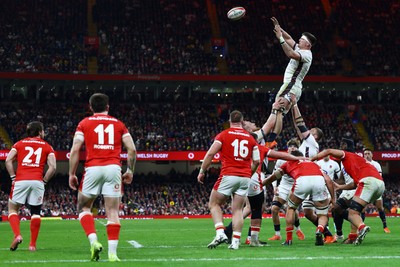 150325 - Wales v England - Guinness Six Nations - Tom Curry of England catches the ball in the lineout