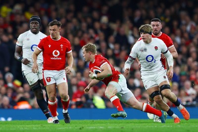 150325 - Wales v England - Guinness Six Nations - Blair Murray of Wales breaks with the ball