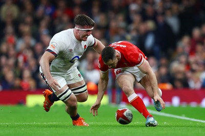 150325 - Wales v England - Guinness Six Nations - Tomos Williams of Wales drops the ball whilst under pressure from Tom Curry of England