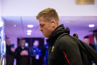 150325 - Wales v England - Guinness Six Nations Championship - Gareth Anscombe of Wales arrives at the stadium