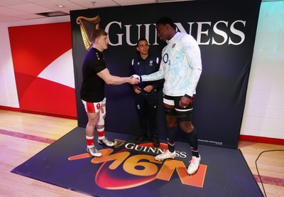 150325 - Wales v England - Guinness Six Nations Championship - Jac Morgan of Wales and Maro Itoje of England at the coin toss