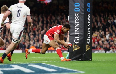 150325 - Wales v England - Guinness Six Nations Championship - Ben Thomas of Wales scores a try