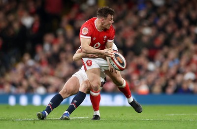 150325 - Wales v England - Guinness Six Nations Championship - Jarrod Evans of Wales is tackled by Elliot Daly of England 