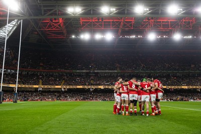 150325 - Wales v England - Guinness Six Nations Championship - Wales team huddle