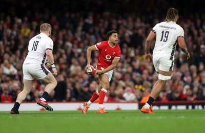 150325 - Wales v England - Guinness Six Nations Championship - Ben Thomas of Wales 