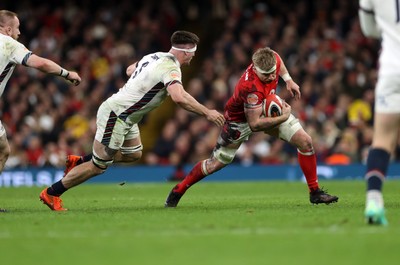 150325 - Wales v England - Guinness Six Nations Championship - Aaron Wainwright of Wales is tackled by Ben Earl of England 