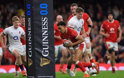 150325 Wales v England, Guinness Mens Six Nations - Ben Thomas of Wales races in to score try