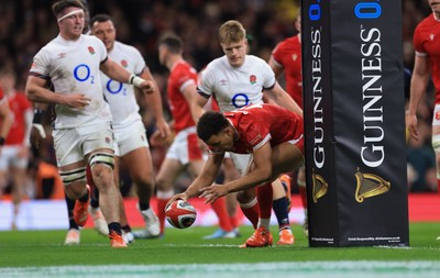 150325 Wales v England, Guinness Mens Six Nations - Ben Thomas of Wales races in to score try