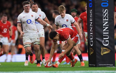 150325 Wales v England, Guinness Mens Six Nations - Ben Thomas of Wales races in to score try