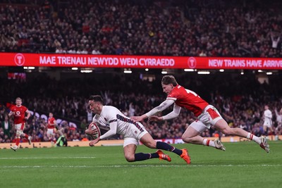 150325 Wales v England, Guinness Mens Six Nations - Alex Mitchell of England races in to score try