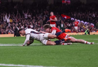 150325 Wales v England, Guinness Mens Six Nations - Alex Mitchell of England races in to score try