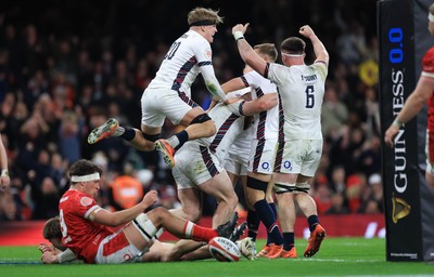 150325 Wales v England, Guinness Mens Six Nations - England celebrate after Joe Hayes of England dives in to score try