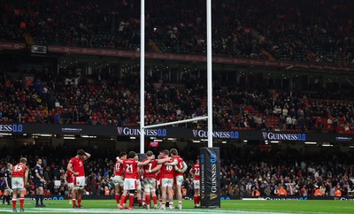 150325 Wales v England, Guinness Mens Six Nations - Wales regroup after conceding the final try