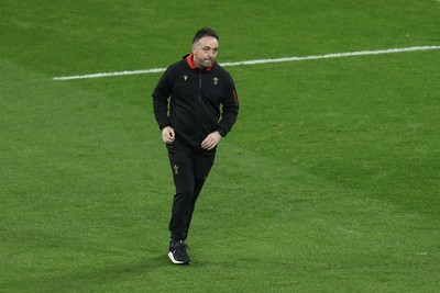 150325 - Wales v England - Guinness Six Nations - Wales head coach Matt Sherratt during the warm up